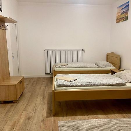 Airport Jazmin Guesthouse Вечийш Екстер'єр фото